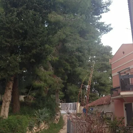 Alekos Houses-petros